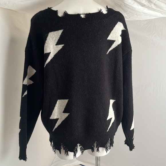Eesome black and white lightning bolt distressed v-neck sweater - Picture 2 of 10